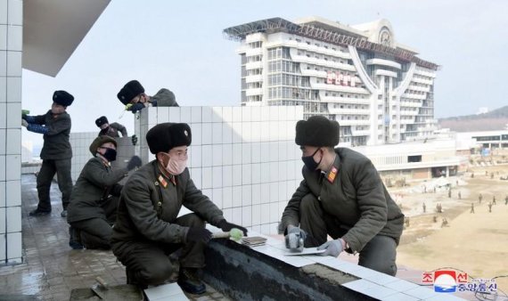 북한 노동신문은 11일 원산갈마해안관광지구의 내부공사와 조경사업이 진행중이라고 보도했다.(사진=조선중앙통신)