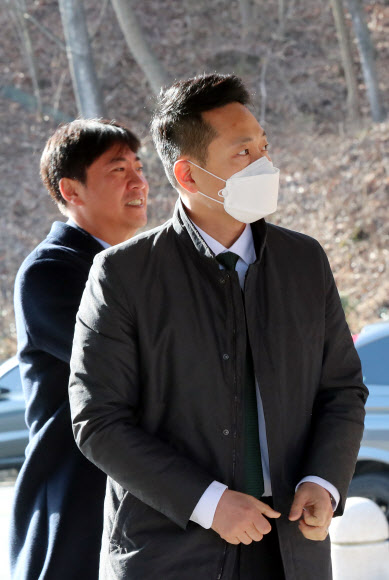 ‘최순실 저격수’와 ‘전두환 추격자’