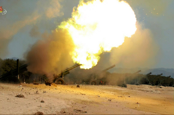 북한 TV, 김정은 포병부대 훈련지도 보도