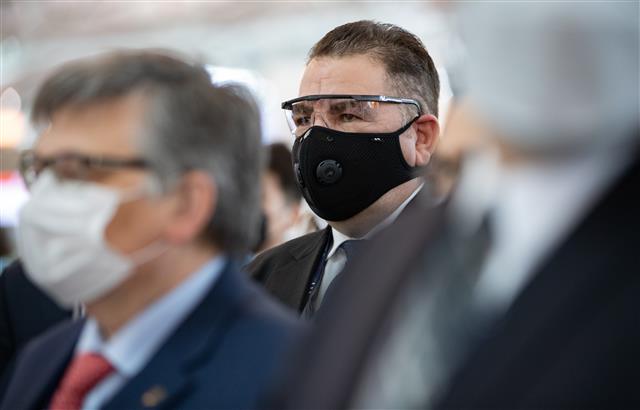 인천공항 찾은 주한 외교단 ‘마스크 착용한 채’