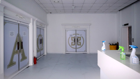 신천지예수교 증거장막성전(신천지) 창립기념일인 14일 경기도 과천시 신천지 예배당이 폐쇄돼 있다.  신천지는 앞서 보도자료를 통해 올해 36주년 창립기념예배는 하지 않는다고 밝힌 바 있다. 2020.3.14  연합뉴스