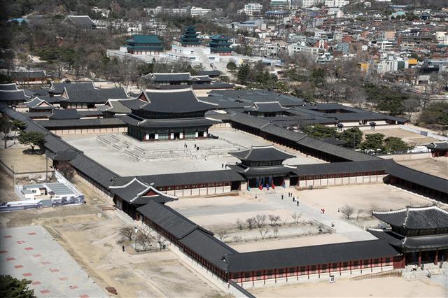 주말, 한산한 모습 보이는 경복궁