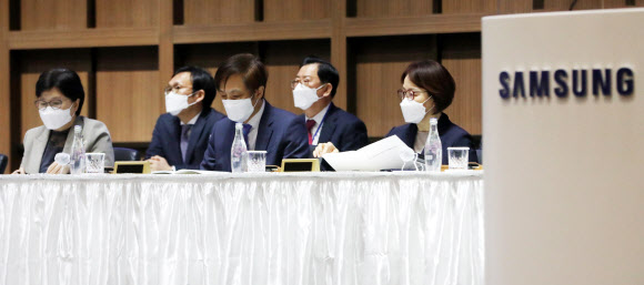 ‘마스크 착용은 필수’