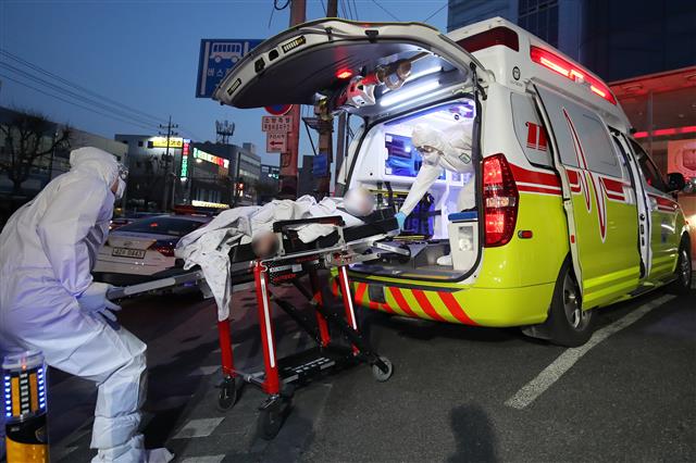 ‘코로나19 집단 감염’ 한사랑요양병원 응급환자 발생