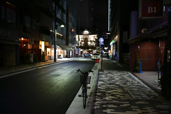 텅 빈 도쿄 긴자의 밤거리
