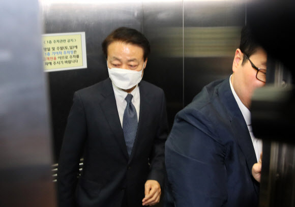 당사 도착한 한선교