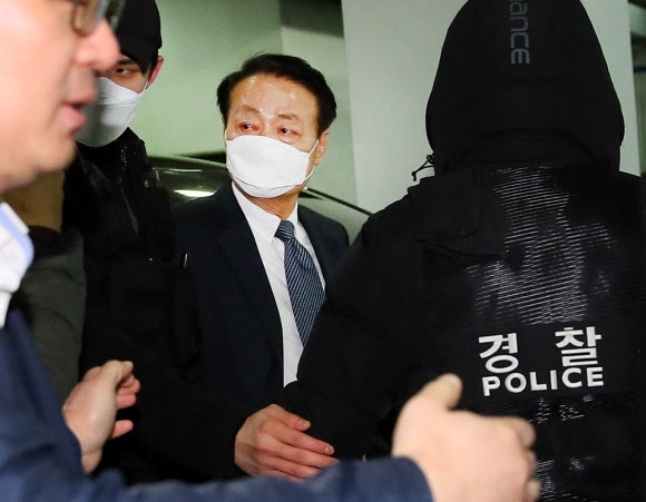 통합당 비례공천 항의 피하는 한선교