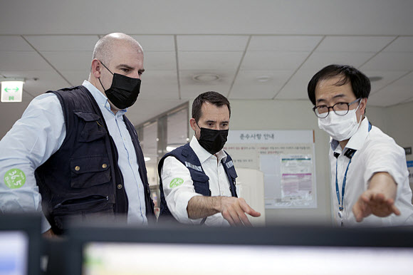 서울의료원 방문한 WHO 자문위원단