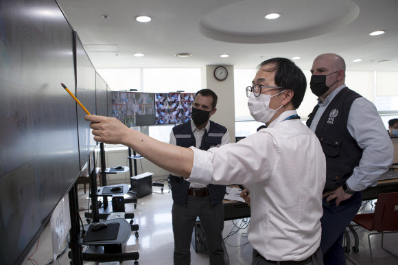 서울의료원 방문한 WHO 자문위원단