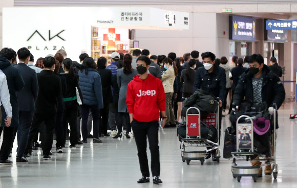 ‘출국 대기 줄 아닌가요?’
