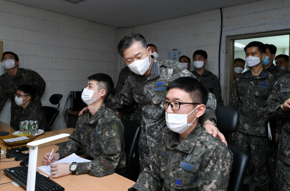 제8전투비행단 방문한 원인철 공군참모총장