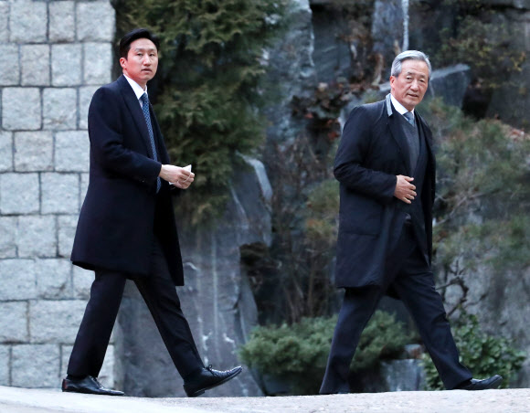 정주영 회장 19주기 제사 참석하는 정몽준-정기선