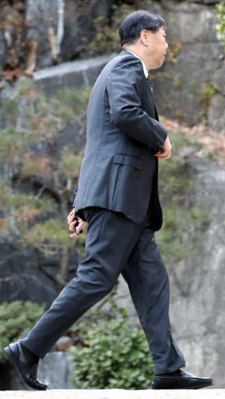 정주영 회장 19주기 제사 참석하는 정몽일 회장