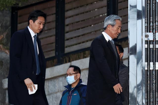 아들 정기선 현대중공업 부사장과 제사 참석하는 정몽준 이사장