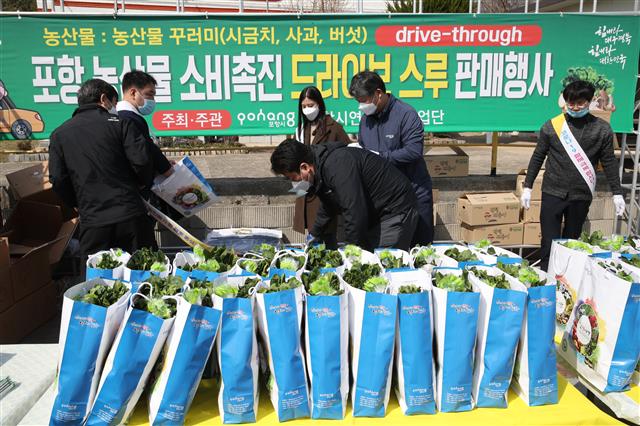 드라이브스루 팔 수 있는 건 다 팔아요