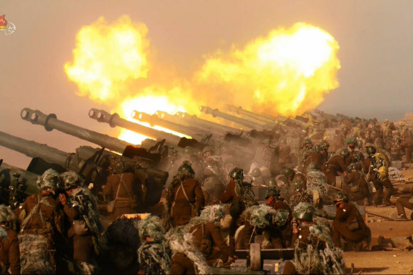 김정은, 서부전선대연합부대 포사격대항경기 지도