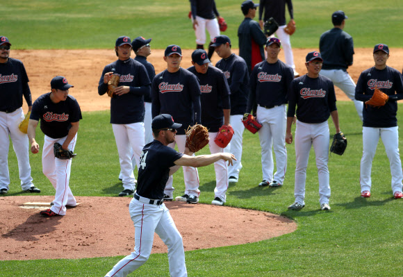 롯데자이언츠 샘슨이 22일 부산 동래구 사직야구장에서 훈련을 하고 있다. 2020.3.22  연합뉴스