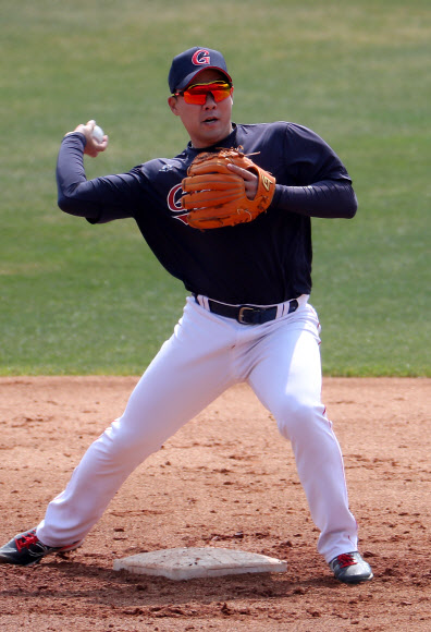 롯데자이언츠 안치홍이 22일 부산 동래구 사직야구장에서 훈련을 하고 있다. 2020.3.22  연합뉴스