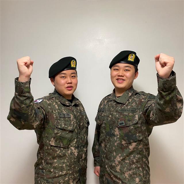 김형준(왼쪽) 상병과 김형진 일병. 육군제2작전사령부 제공