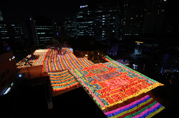 조계사 연등 ‘불을 밝히다’