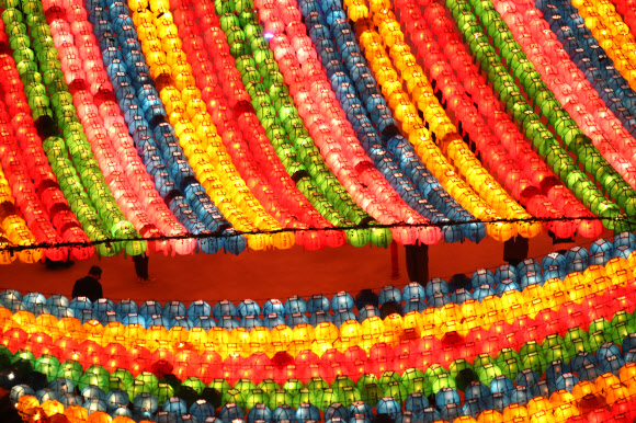 화려하게 불 밝힌 조계사 연등