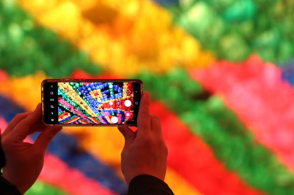 화려하게 불 밝힌 조계사 연등