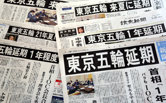 도쿄올림픽 연기 소식 전하는 일본 신문들