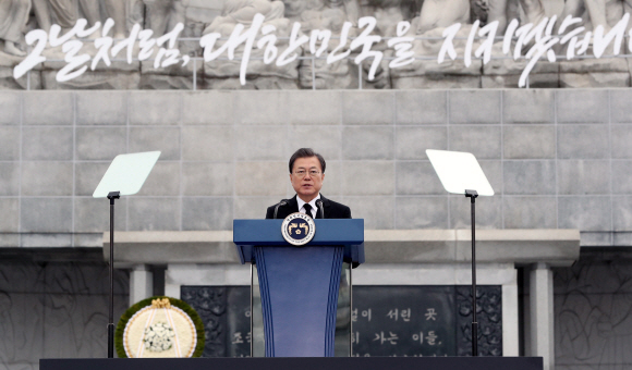 문재인 대통령이 27일 국립대전현충원에서 서해수호의 날 기념사를 하고 있다. 2020.3.27 도준석 기자 pado@seoul.co.kr
