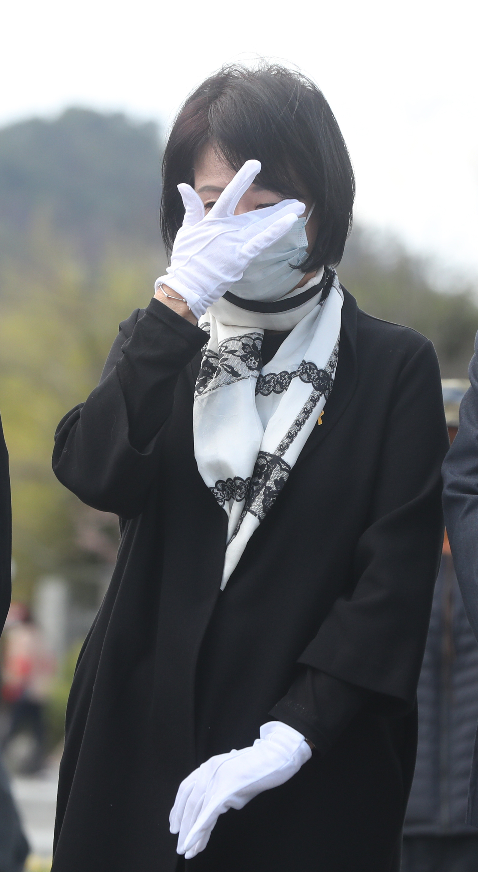 눈물 흘리는 손혜원