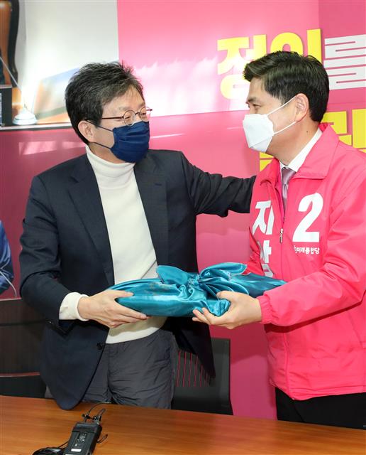 유승민 의원 ‘지상욱 후보 힘내세요’