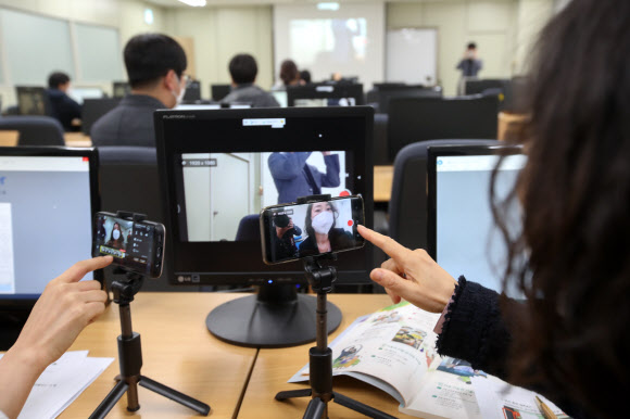 원격교육 준비, 셀프동영상 찍는선생님들