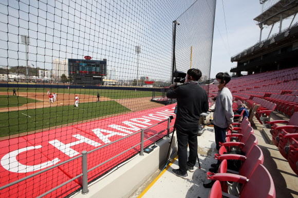 무관중 연습경기, 팬들을 위한 생중계