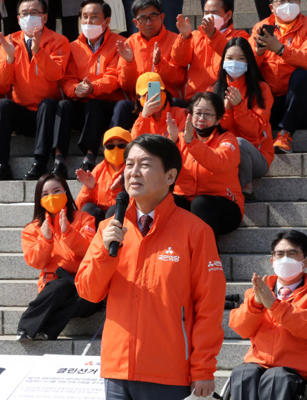 인사말하는 안철수