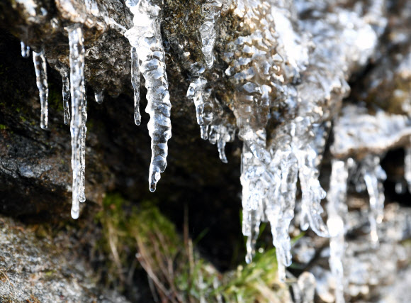 4월에 고드름 달린 대관령