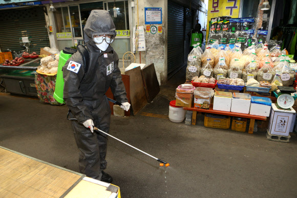 ‘고삐 늦출 수 없는 방역’
