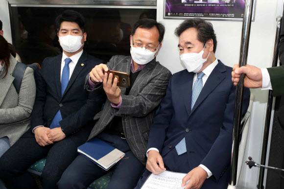 부산 시민들 만난 이낙연 위원장