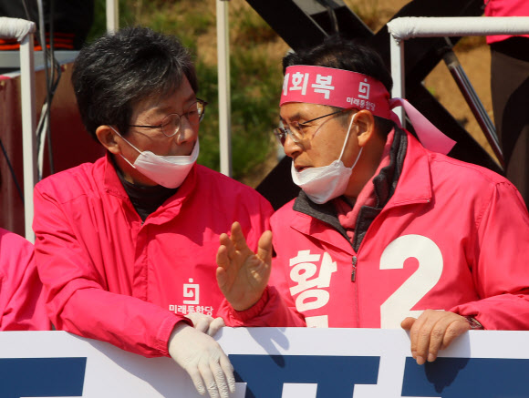 이야기나누는 황교안 유승민