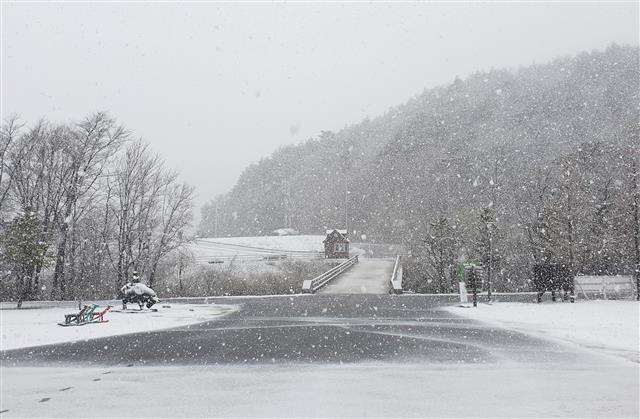 눈 덮인 춘사월