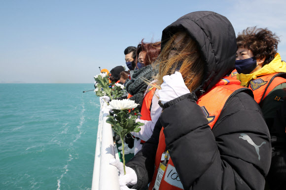 세월호 6주기…참사 해역 찾은 유가족