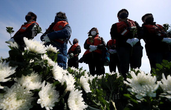 아이들을 기리는 여섯번째 해