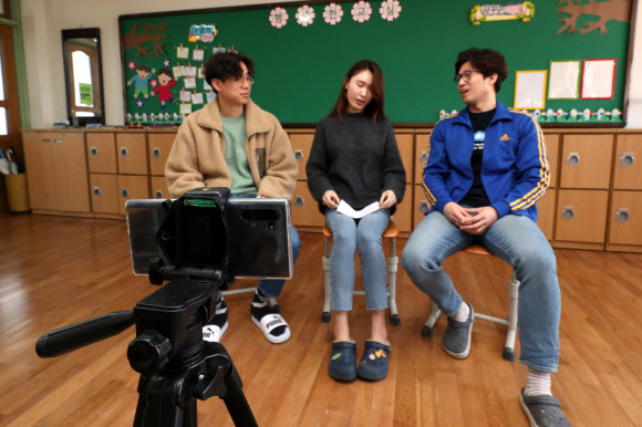 ‘학습 흥미 높이자’ 역할극 진행하는 교사들