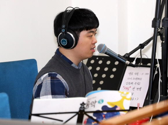 온라인 수업하는 교사