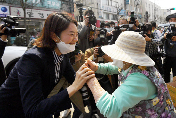 고민정 당선인, ‘감사합니다’