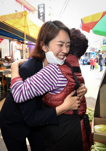 고민정, ‘감사합니다’