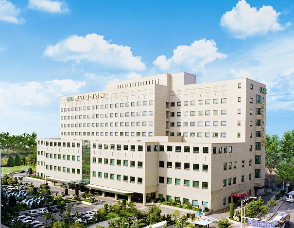 성남 분당제생병원은 26개과, 11개 특수센터, 576병상을 운영하고 있으며,전문의는 140여 명이고 1550여 명의 직원이 근무하고 있다. 사진은 병원 전경.                         분당제생병원 제공