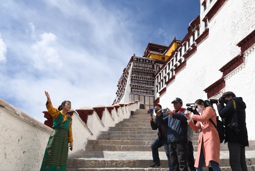 티베트 포탈라궁을 소개하는 중국 타오바오의‘클라우드 여행’중 한 장면. 타오바오 제공.