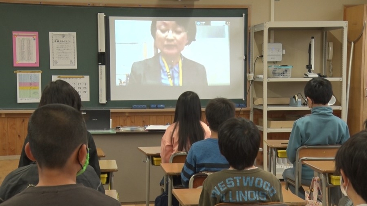 4월 13일 일본 미에현 한 초등학교에서 열린 온라인 개학식.  미에테레비 캡처