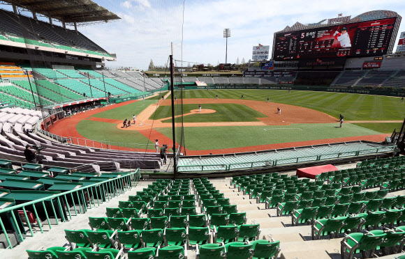 관중 없이 시작된 프로야구 연습경기