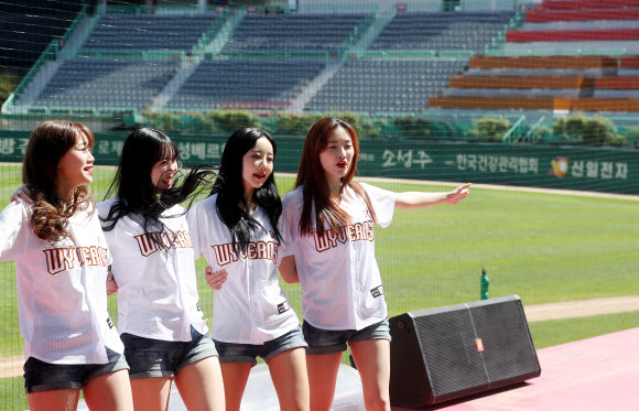 ‘텅 빈 관중석에 응원열기 채워요’
