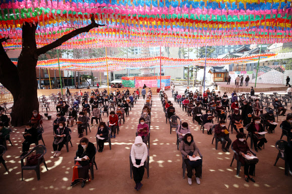 재개된 조계사 법회